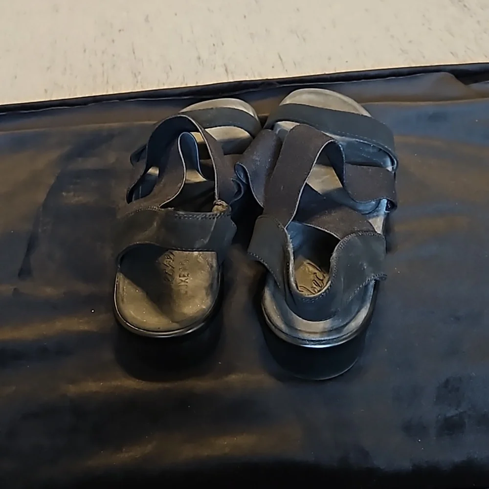 Sketchers luxefoam black suede and elastic  Sandals Size 8 - Picture 5 of 6